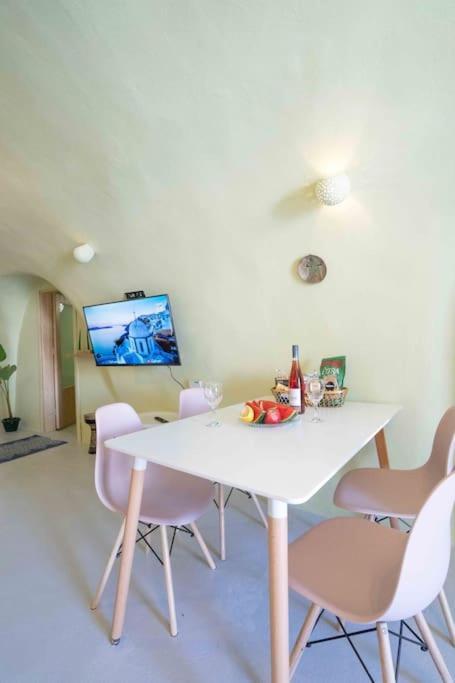Santorini Oasis- Cave House Βίλα Φηρά Εξωτερικό φωτογραφία
