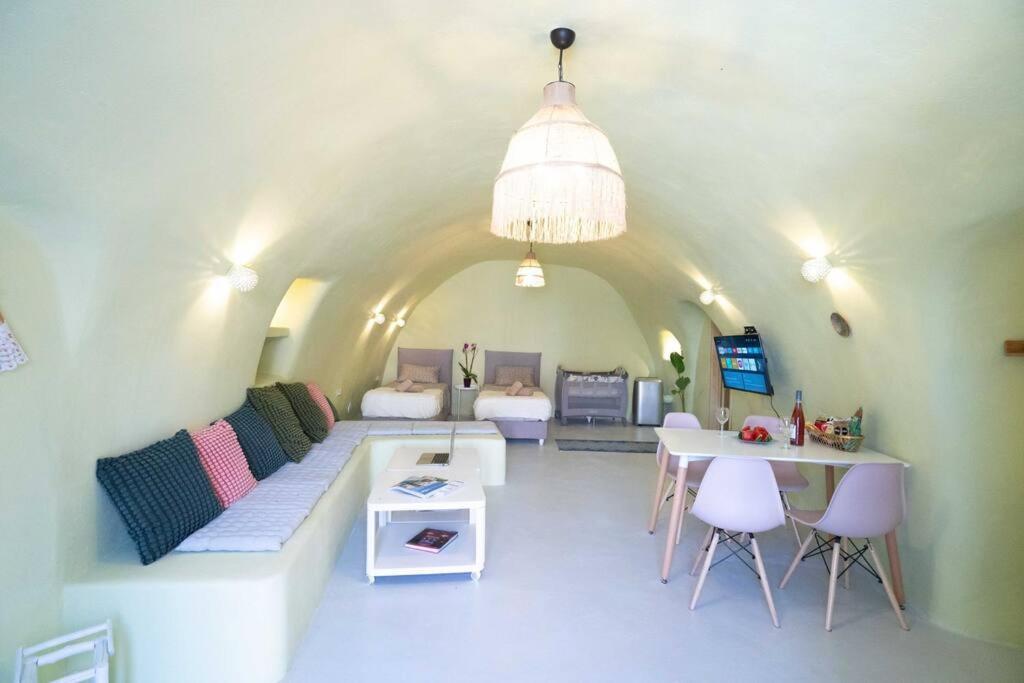Santorini Oasis- Cave House Βίλα Φηρά Εξωτερικό φωτογραφία