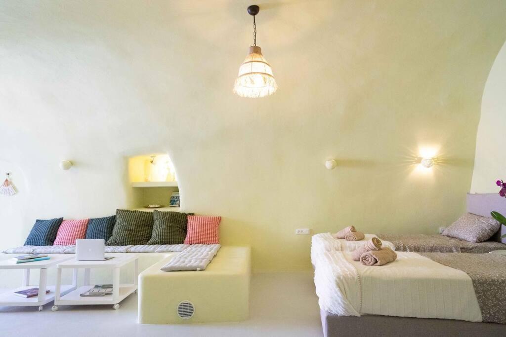 Santorini Oasis- Cave House Βίλα Φηρά Εξωτερικό φωτογραφία