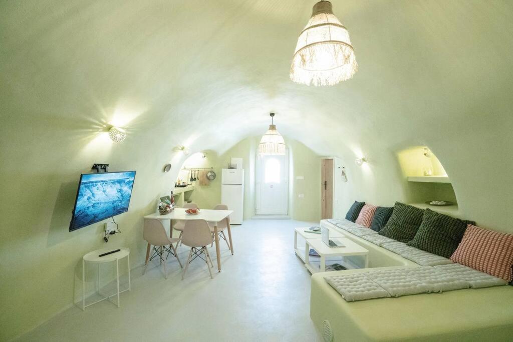 Santorini Oasis- Cave House Βίλα Φηρά Εξωτερικό φωτογραφία